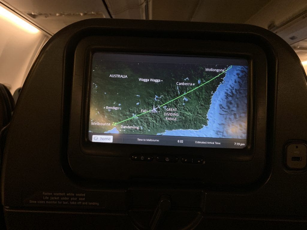 Qantas Sydney to Melbourne