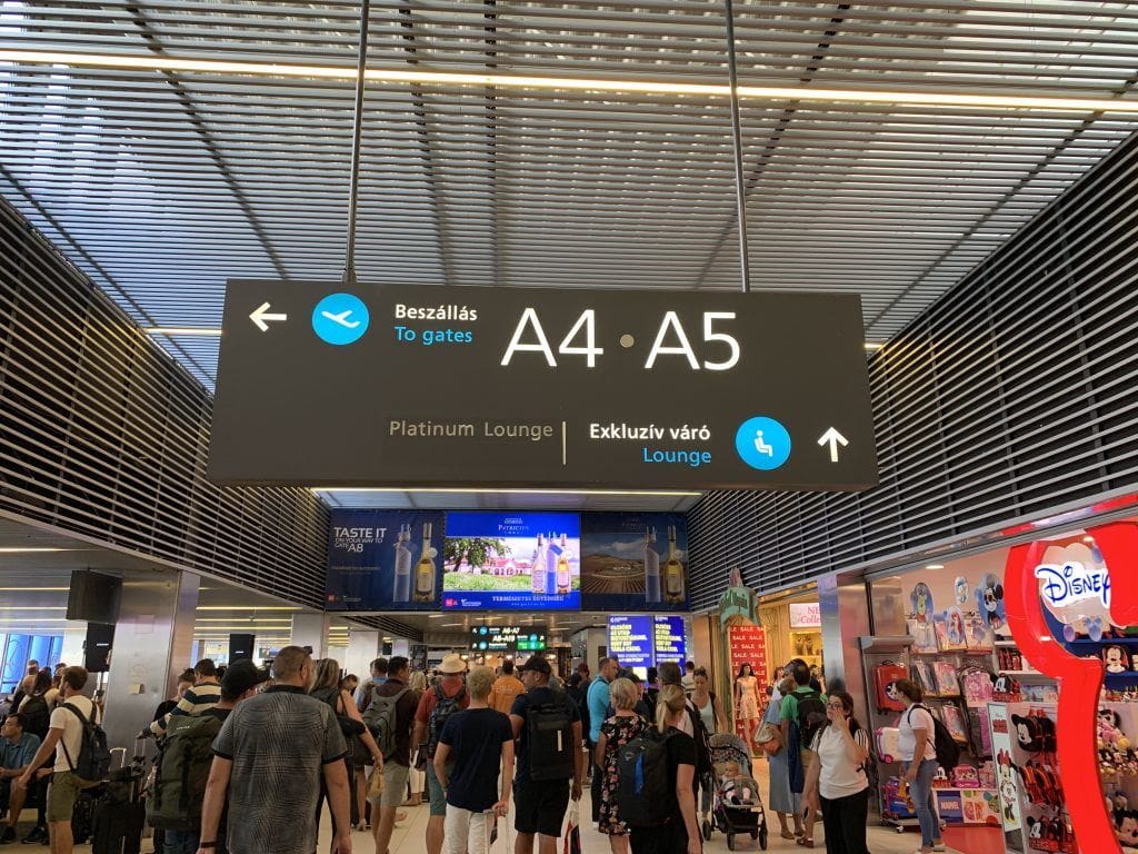 Sign to the Budapest Priority Pass Platinum Lounge