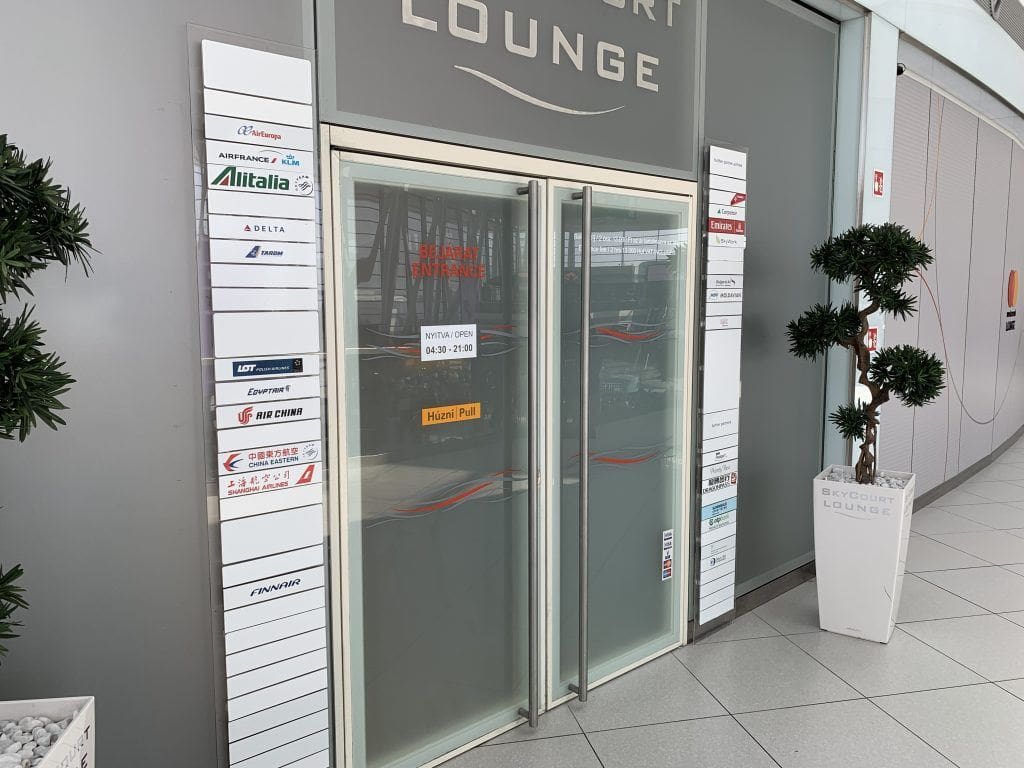 SkyCourt Lounge Priority Pass Budapest Entrance