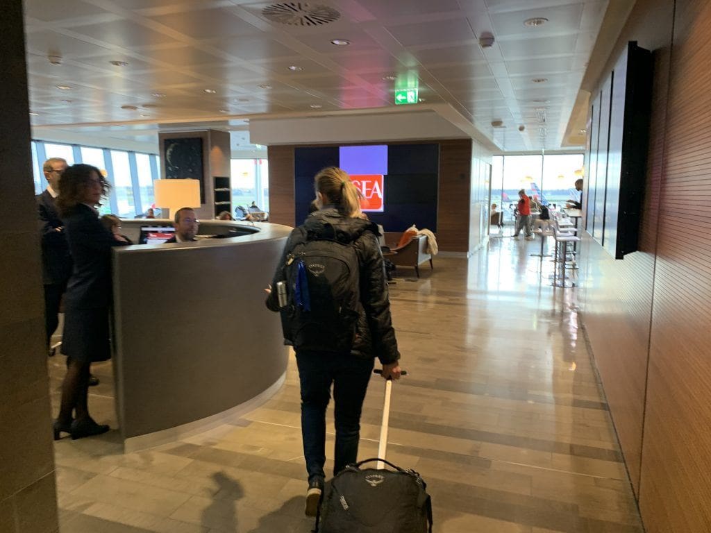 Priority Pass Lounge Malpensa Airport Terminal 1 Sala Montale Reception Desk